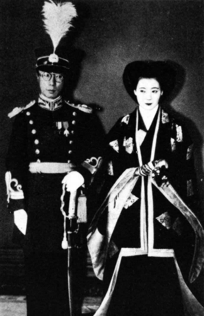 紧张|日本人给溥仪的弟弟娶了个日本女孩，女孩怀孕后，溥仪感到很紧张