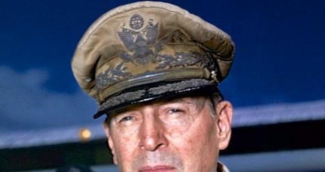 日本|麦克阿瑟号称太上皇，他在日本做了什么让日本人流泪为他送行