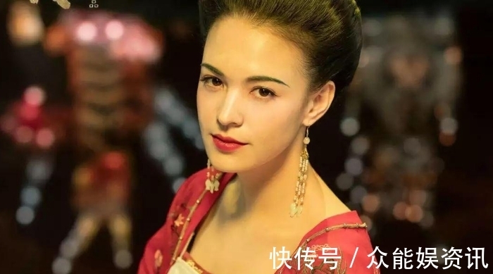 杨贵妃@李白写了三首很肉麻的诗,都是吹捧杨贵妃的,开篇便是千古名句