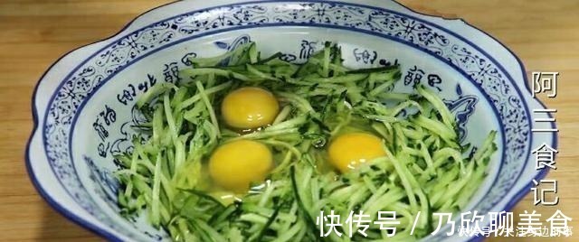 太香了，这才是黄瓜最好吃的做法，不炒也不腌，营养开胃又解馋！