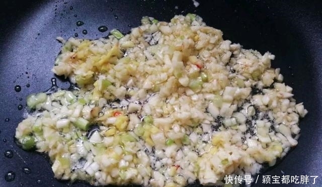 粉丝|蒜蓉粉丝蒸生蚝,只要跟着步骤一点点做,蒸出来的比饭店还香