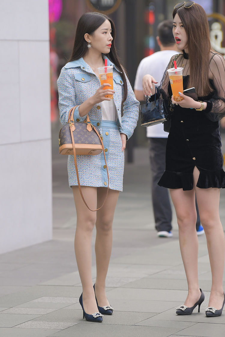 丝绒 小香风套装与小黑裙的穿搭,尽显不同着装的美,优雅美丽落落大方