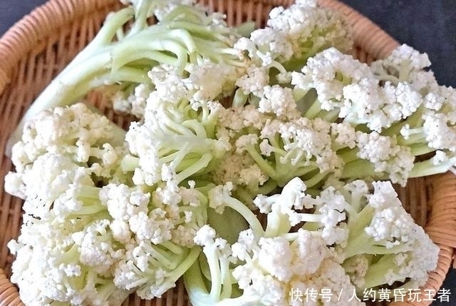 炒菜花别只知道焯水,大厨透露关键在这,难怪你炒的菜花不入味