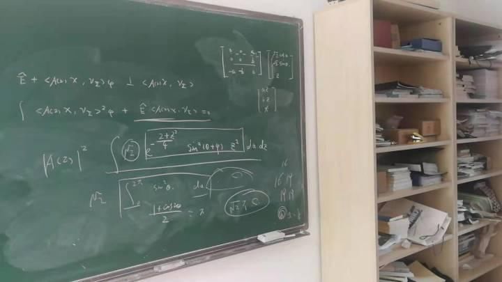 数学科学学院|专访“韦东奕小传”作者韩京俊：相识十余年，悟性超常人，天才之外也足够努力