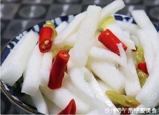 入味|腌萝卜时,有人放盐有人晾晒,腌菜师傅教你1招,口感脆嫩又入味