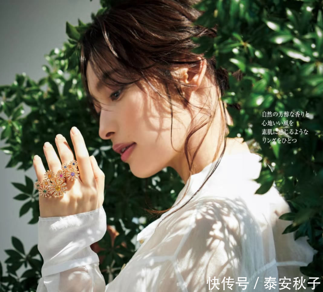 美女|这美女也太会穿了吧!普普通通的“基本款”:被她们穿出了“高级感”!