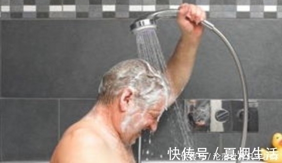 水洗脸|洗澡不能做的事,你遵守了几个?最后一个你肯定经常做