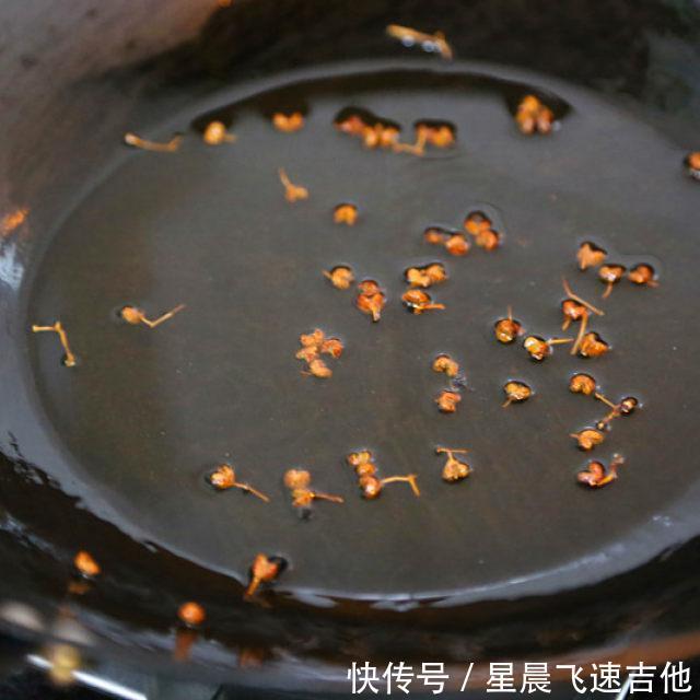 毛豆|香辣毛豆米炒小鱼干，看起来好开胃的样子