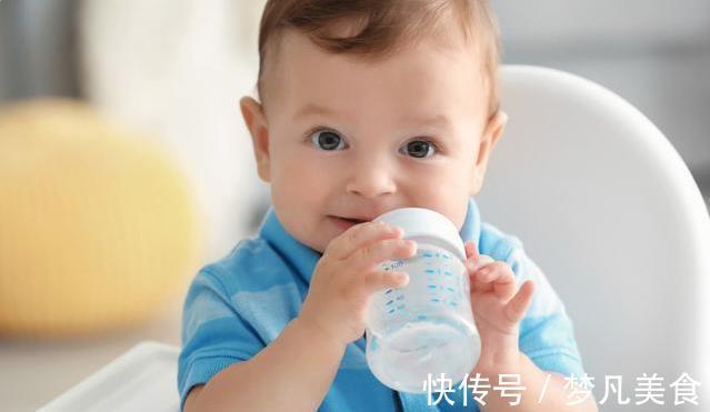 宝妈|天气变热,要不要给婴儿喂水?不同月龄宝宝的饮水量,宝妈得有数