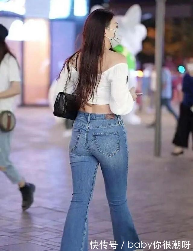 连衣裙 瑜伽裤展示姑娘的优雅,显得和蔼可亲,潮范十足!