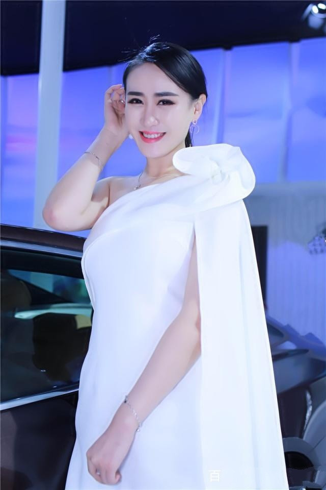 时尚|身材火辣的小姐姐, 优雅时尚的穿着, 很有气质