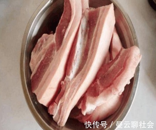 白酒|腌腊肉，放多少盐合适？牢记这个比例，腊肉鲜香入味，不长毛不臭