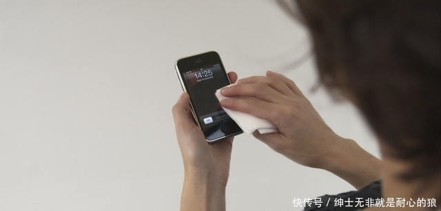 酒精|如何给手机屏幕消毒?酒精不是合适的选择