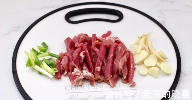 秘制|秘制双椒爆肉丝，孜然味满当当，下饭下酒又营养丰富！