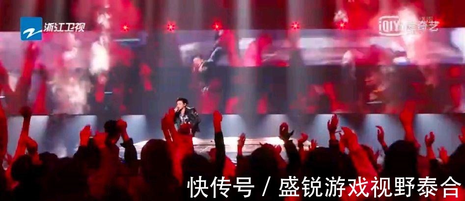 《閃光的樂隊》開播,經(jīng)典歌曲燃爆舞臺,王靖雯選曲得到前輩肯定