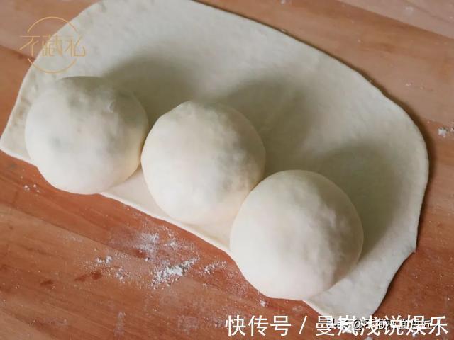 面团|不加黄油的双重奶酪包，从揉面的那一刻起就奶香四溢了