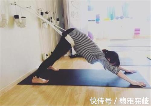 肚皮|宝妈生完3胞胎后,肚皮严重下坠“收不回来”,网友心疼又害怕