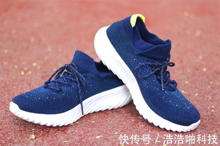 运动版 穿袜套鞋是怎么一种体验呢?网友:这个值得试一试