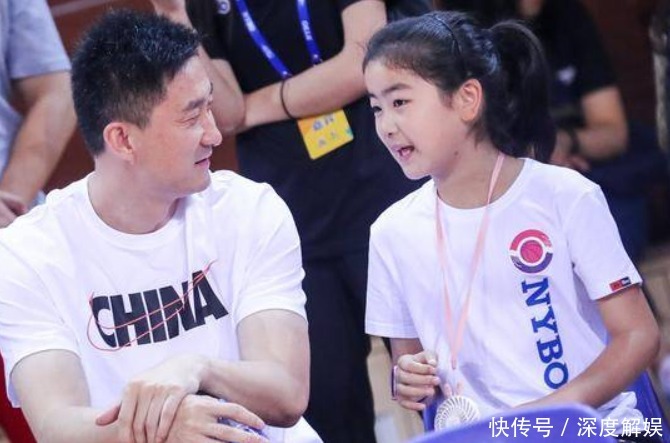 女儿|姚明女儿身高怡人,出落得婷婷玉立,大长腿吸睛