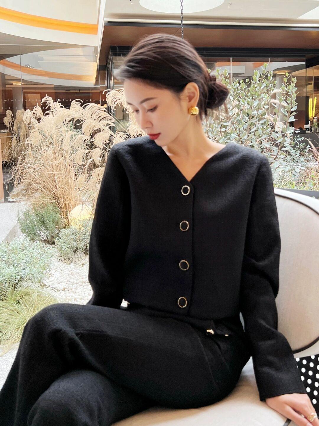 包臀裙 “开衫”的高级穿法是这样的,保暖舒适又温柔,每一套都能照穿