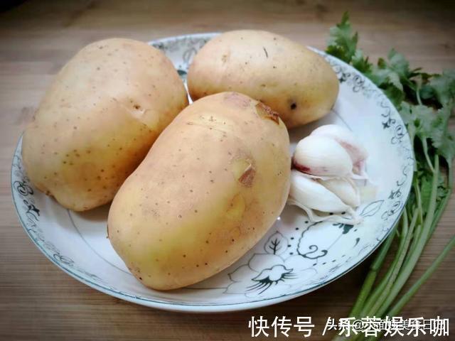 美食|夏天爱出汗，身体疲倦困乏，这种高钾食物别忘吃，蒸熟一煎，真香