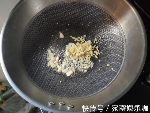 黄瓜|家里做菜剩余的边角料，利用好，转身成为简单好吃美味的炒四丁