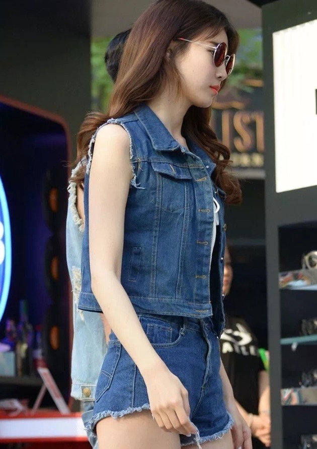 穿搭|一身简约的牛仔装,给人带来一种青春活力的好气质