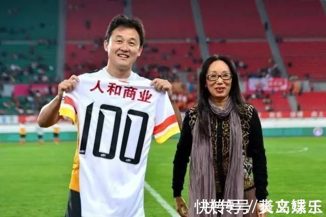 中国足球|足球黑洞!女老板搞垮老牌中超球队后,又要搞垮一支老牌英超球队
