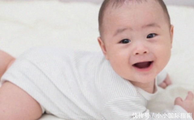 畸形|刚出生的双婴儿“第二个宝宝头颅”长在肚子上,心疼妈妈跟宝宝