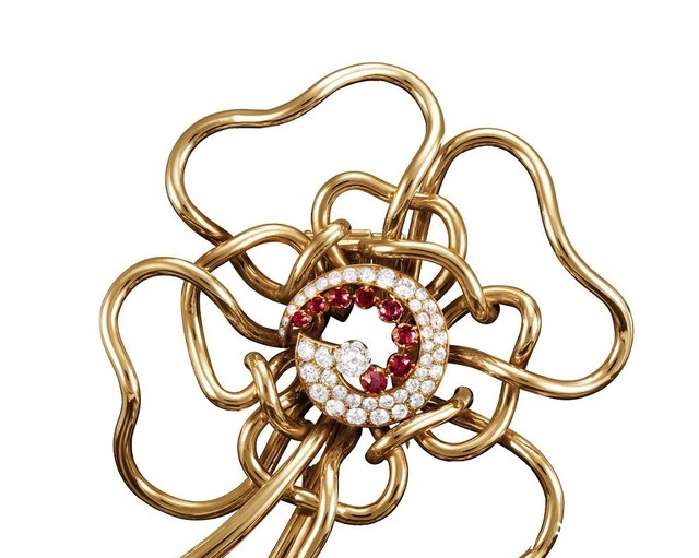 van$梵克雅宝在巴黎举行Florae珠宝展幻境花园!