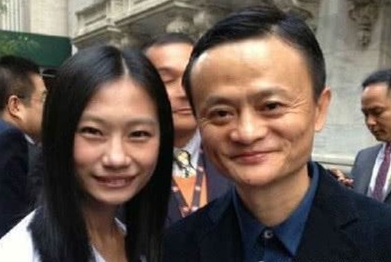 看看马云的儿子马元坤,再看看女儿马雪,