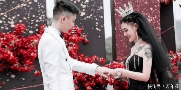 材质|又一位“黑婚纱新娘”走红,看到她婚纱的材质后,网友:真节俭