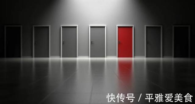 木色|灰色地砖,配什么颜色的房门选择正确了,装修更大气