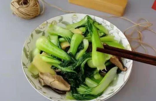 芹菜|冬季免疫力差,此种食物多吃,“叶酸”含量高,男女老幼都受益!