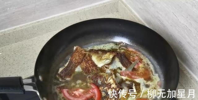 西红柿|好吃不长肉的西红柿闷鲤鱼,不学起来就亏大了!