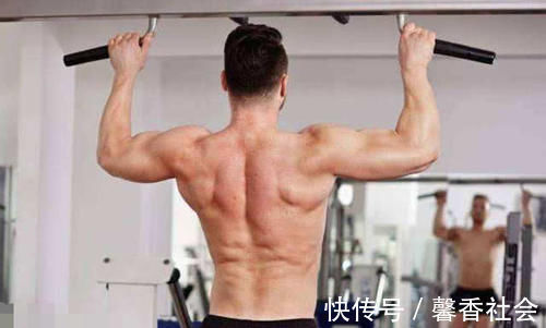 肌肉|做引体向上用正手和反手哪个更能有效锻炼肌肉听内行人说完,瞬间明白了
