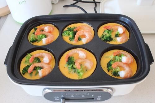 早餐|10分钟做好早餐，不用面粉，做虾肉鸡蛋蔬菜堡，营养美味又好吃