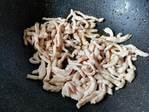 湿气最怕“这道菜”，简单炒一炒，湿气没了，身体更轻松了