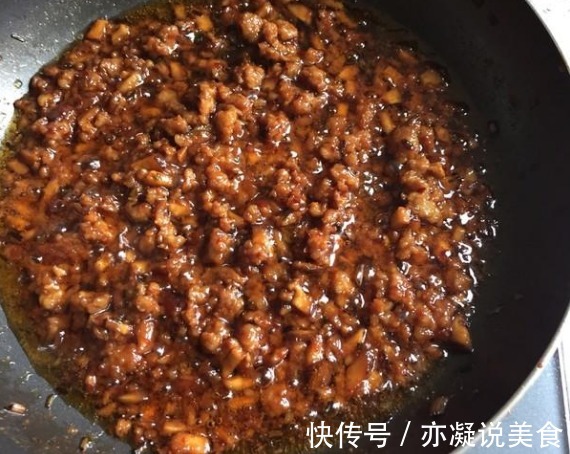 炸酱这么做,酱香浓郁味道好,拌面条特别解馋,分享详细做法