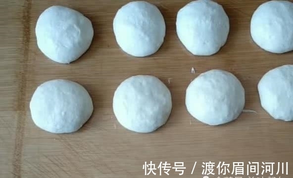 鸡蛋|4个鸡蛋，1碗面粉，不揉面，不擀面，简单做出超好吃的鸡蛋饼