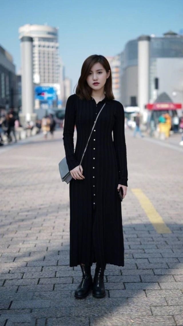 女生们|路人街拍，黑色的连衣裙显瘦显气质，简约而又不乏时尚美