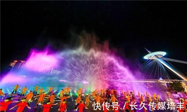 三亚国际免税城二期|蓝精灵公益展解锁云戒岛新玩法 三亚国际免税城二期成网红旅游地