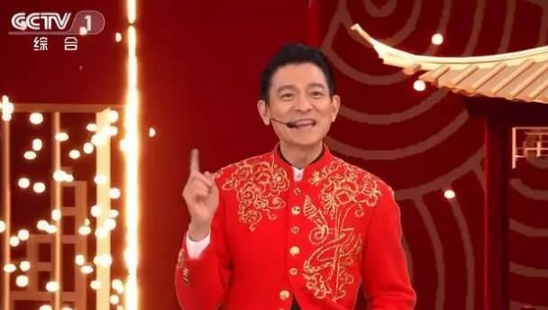 央视春晚亮点多：周杰伦撞脸陈赫，韩红酷似刘欢，倪妮最吸睛