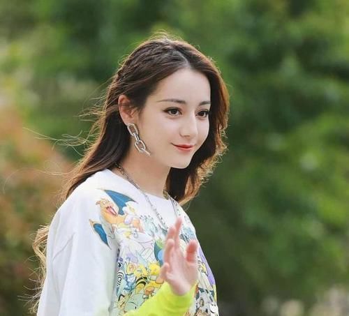 唐艺昕|女生脸上有这4个特征,常被称为精致脸,很容易招惹异性!