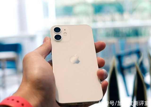 苹果|第一次购买苹果手机,谈谈从小米9换到iPhone12的真实感受