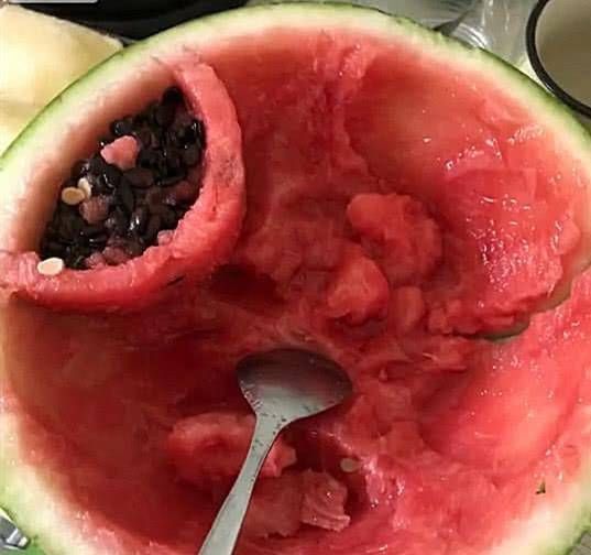 西瓜|表妹太懒,发明西瓜新吃法,本来想说她的,吃到最后都夸她聪明