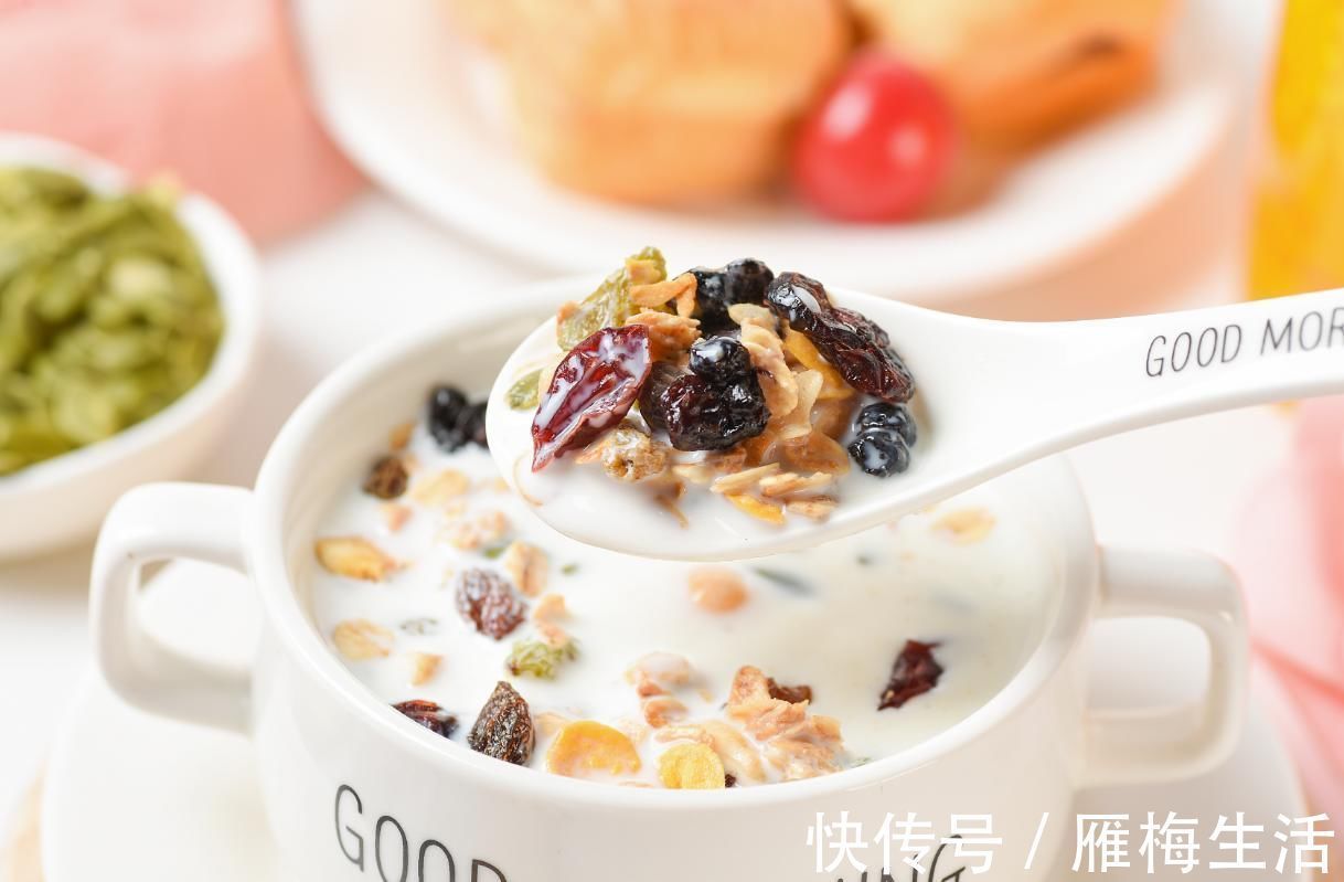 血糖控制|酸奶是甜的，糖尿病友真的可以吃吗？听听营养师怎么说