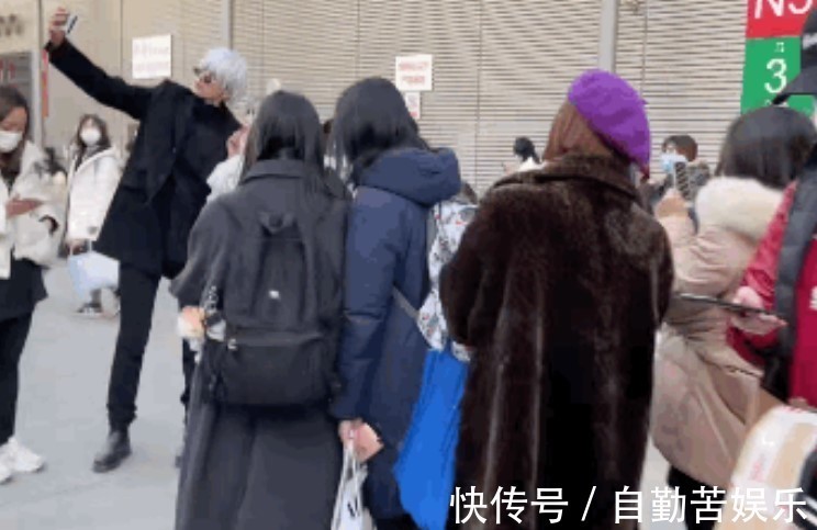 漫展|188cm帅哥爆红网络!漫画脸顶级身材,居然是女扮男装?