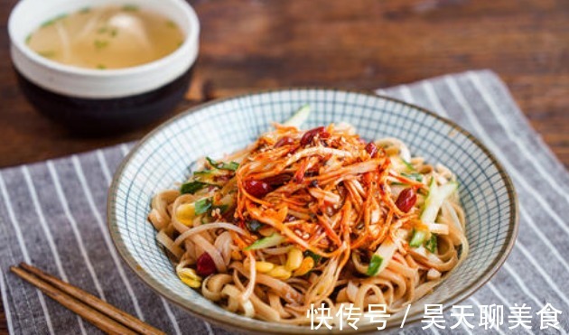 黄瓜|做凉面，煮熟后不要泡冷水，学会2招，面条爽滑筋道，又香又入味