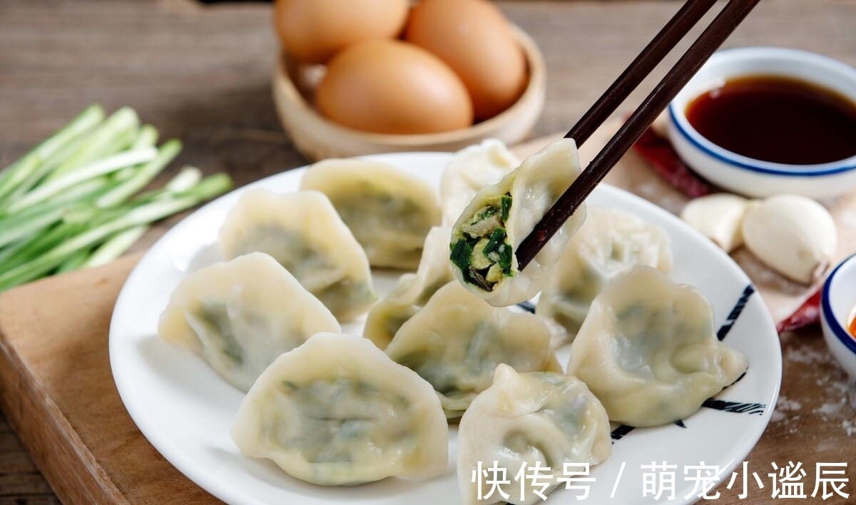 包韭菜饺子时，记住“2放2不放”，饺子味鲜好吃，不破皮更新鲜